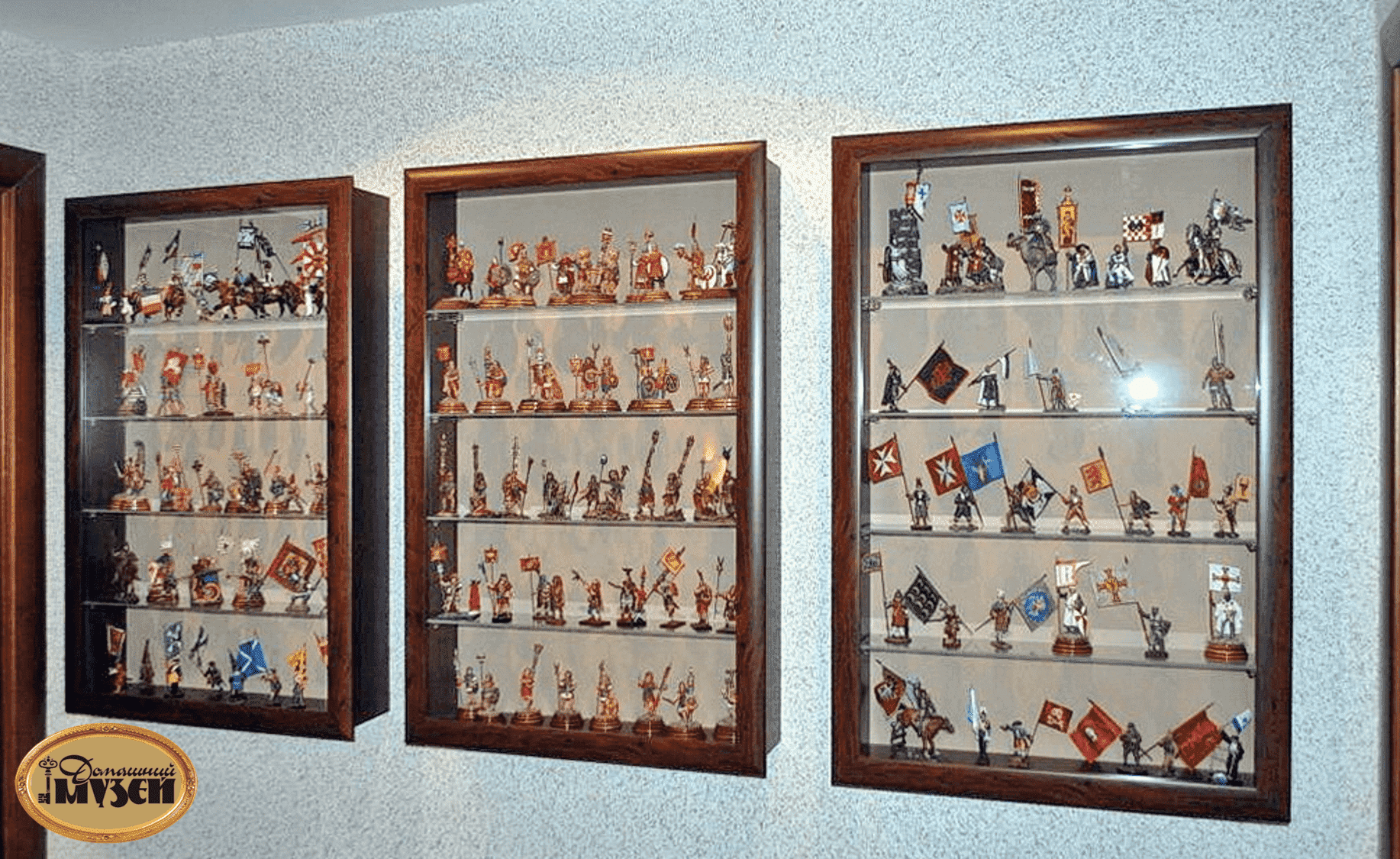 шкаф для коллекции фигурок